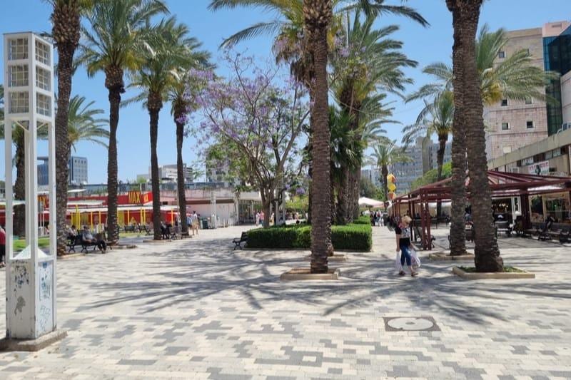 הזנחה, זבל וריח של שתן: כיכר מאירהוף – פוטנציאל לא ממומש