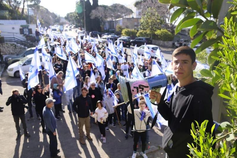 בחזית המחאה: תלמיד מהריאלי יקבל פרס הצטיינות מראש העיר
