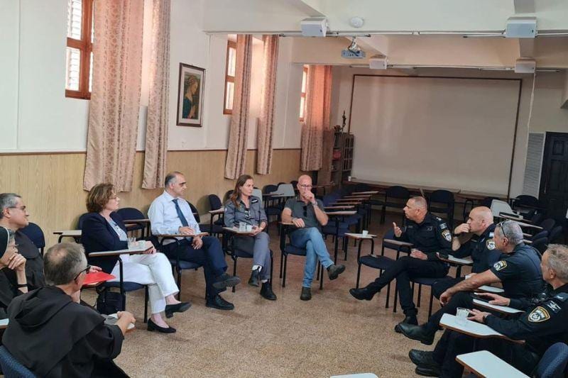 המתיחות בסטלה מאריס: ראשי הכנסייה נפגשו עם המשטרה וקליש