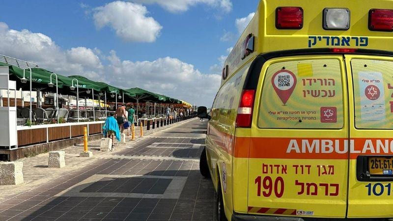 גבר כבן 74 טבע בחוף בת גלים, מצבו בינוני