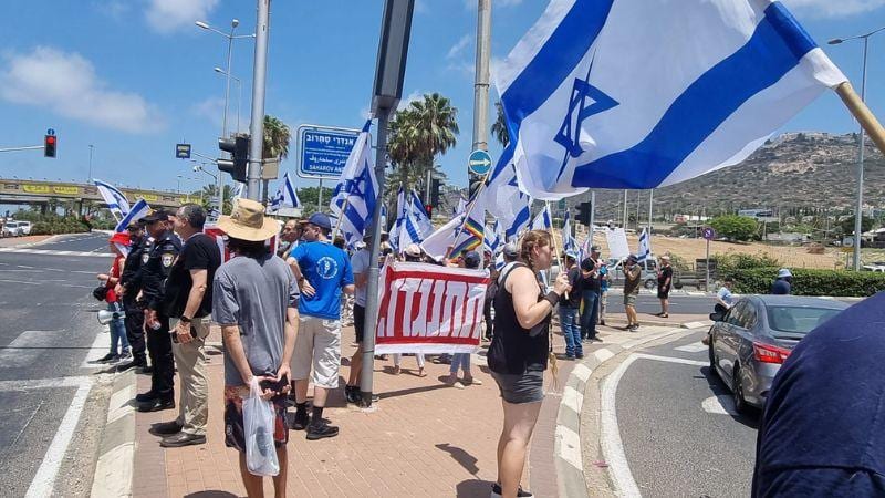 "השוטר צעק למפגינים 'לוזרים'. כשאתה על מדים פוליטיקה לא נכנסת"