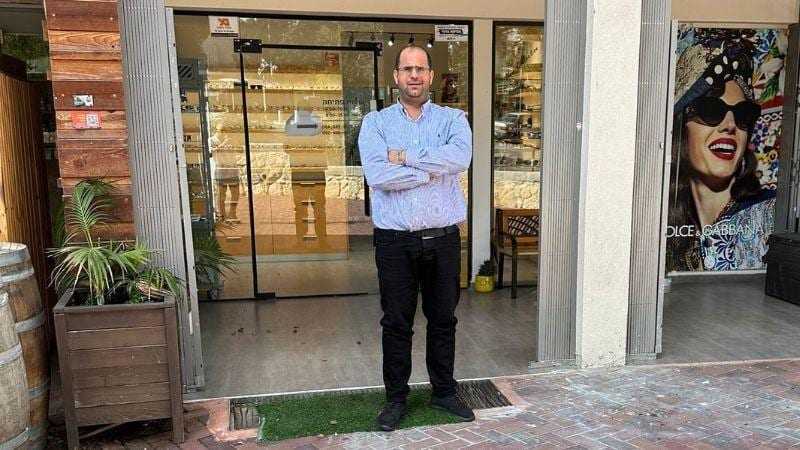 עסק אחד ביום: אוצ'י – חנות משקפים במרכז זיו