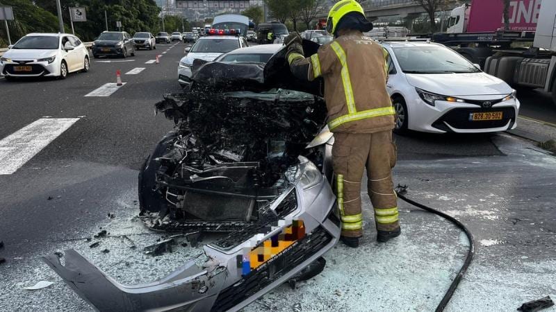 סמוך לצ'ק פוסט: תאונה בין רכב פרטי למשאית