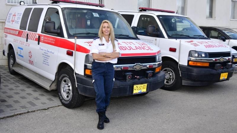ביום עובדת בבית החולים, בלילה נהגת אמבולנס | הכירו את יעל
