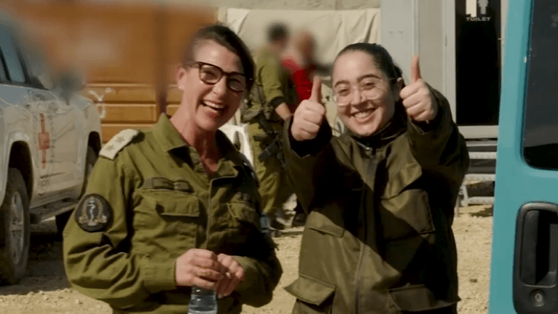 לאחר 477 ימים בשבי: נעמה, לירי, קרינה ודניאלה בבית